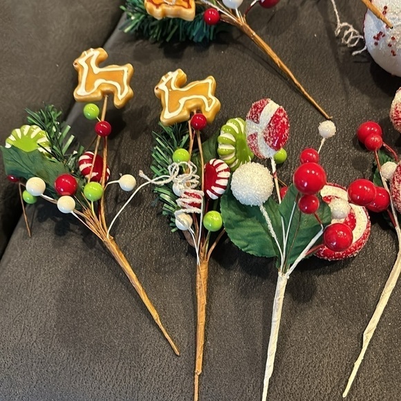 Bundle/15 VINTAGE CHRISTMAS PEPPERMINT CANDY & GINGERBREAD REINDEER THEMED PICKS - Picture 4 of 17